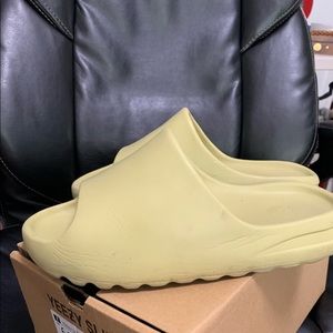Resin yeezy slides pre❤️